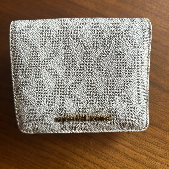 ‼️BF SALE!‼️Michael Kors Jet Set Signature Purse and Wallet Set - Picture 2 of 15